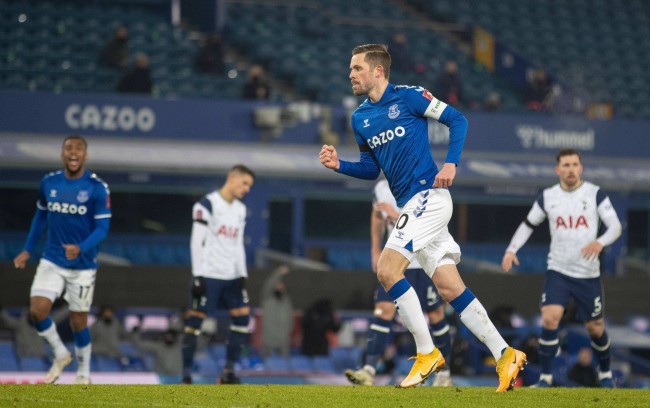 帮助球员应 帮助球员应